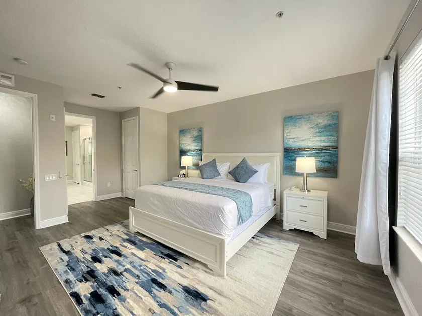 Luxury 2B2B APT Near Convention Center, Universal - Image 1
