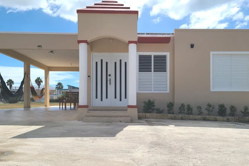 The Anchor beach house. ISUPs available. - Image 1