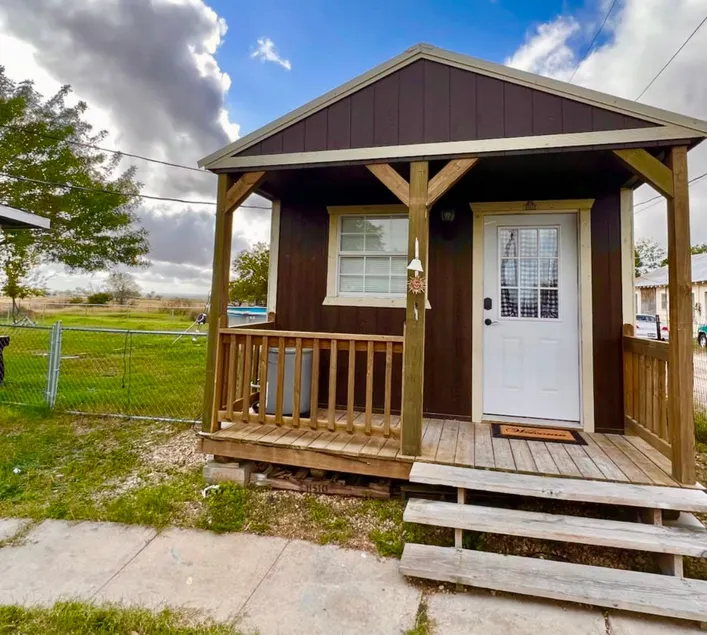 Jenny’s Country Cabin Oasis - Image 1
