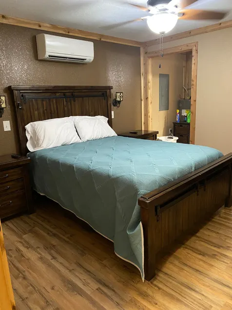 Cozy one bedroom with lake view/South Toledo Bend - Image 1