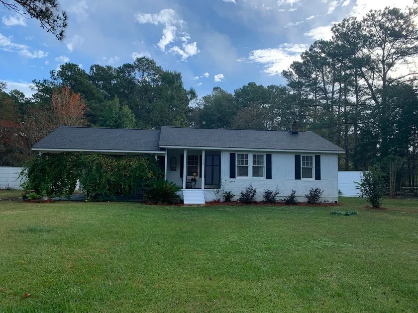 Super Clean Charming Home, No Smoking or Pets - Image 1