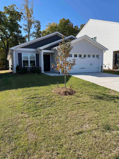 3 bedroom home like new “Central station” - Image 1