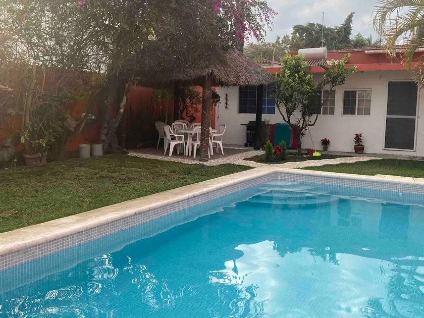 Limited opportunity House pool warm water - Image 1
