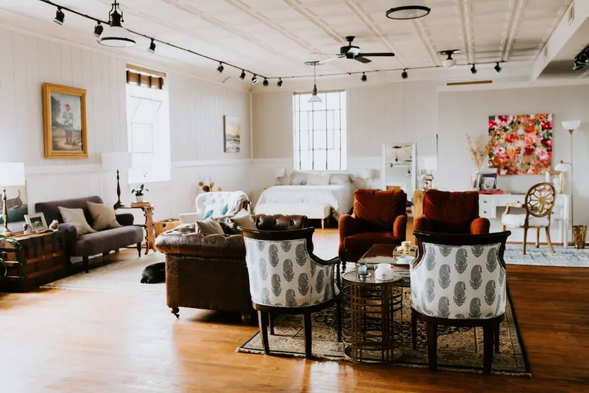 Unique loft in downtown historic building - Image 1