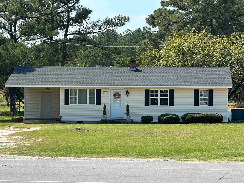 The Elizabeth: A Clean & Cozy Country Home - Image 1