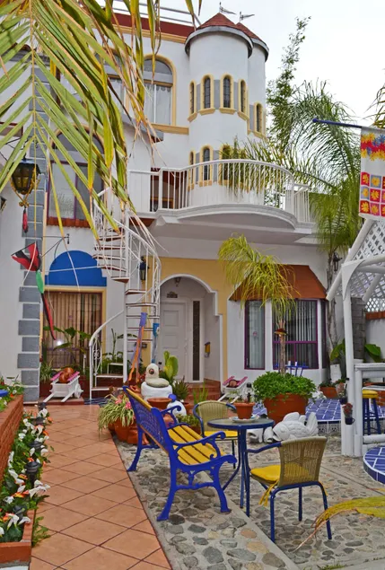 Beautiful Private CASTLE 1 &2ND/Floors 5M To Beach - Image 1