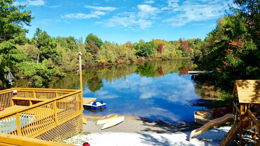 Ivy Lake Haven! Private Pool-Hot Tub-Fire pit-Playset-Fishing-Docks-Beach-Boats! - Image 1