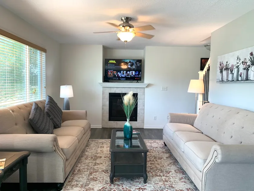 Beautiful home with 4 bedrooms - Image 1