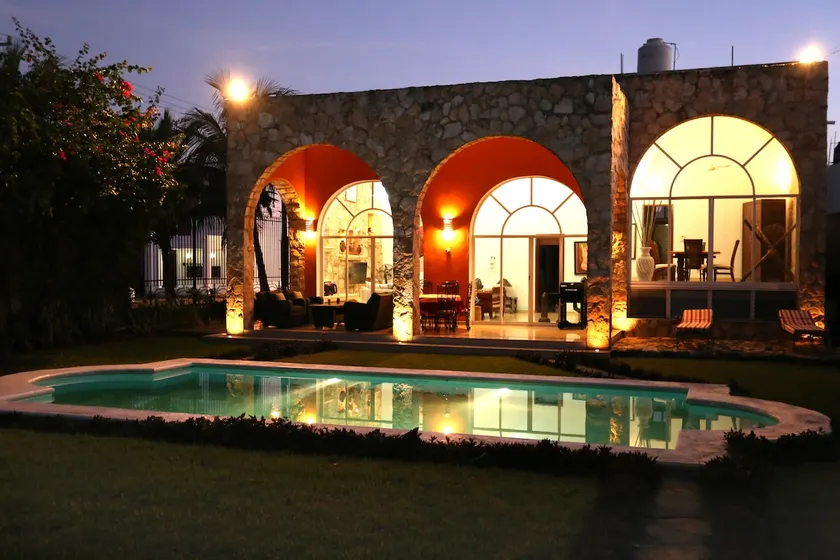 Beautiful house with pool and garden in north Merida - Image 1