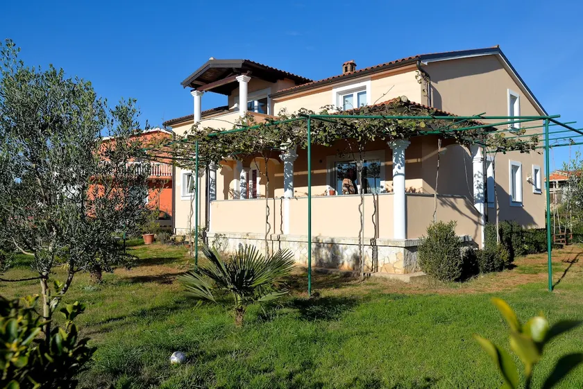 Comfortable apartment near Pula - Image 1