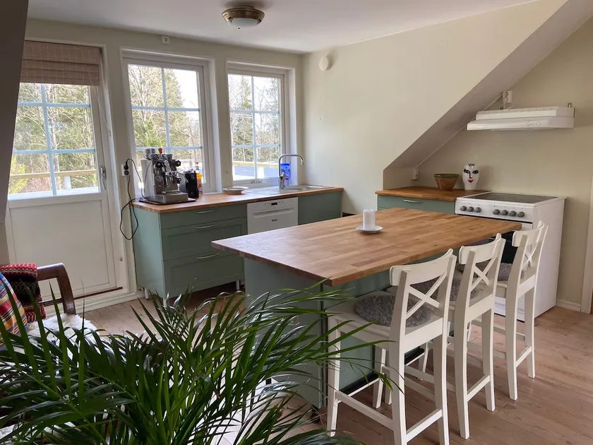 Private upper floor in villa on horse farm close to nature - Image 1