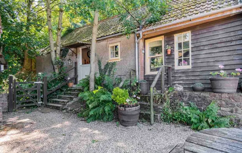 Romantic Cottage Near Exmoor - Image 1