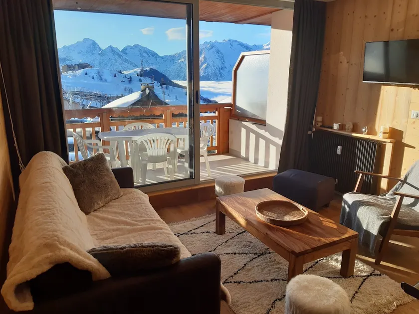 In the heart of the resort, ski-in ski-out - Image 1