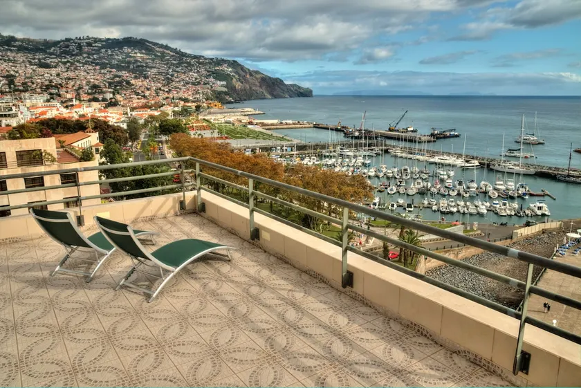 360° Sea & City views, in the heart of Funchal - Image 1