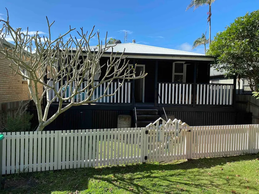 Riverfront beach house at seaside Wooli. - Image 1