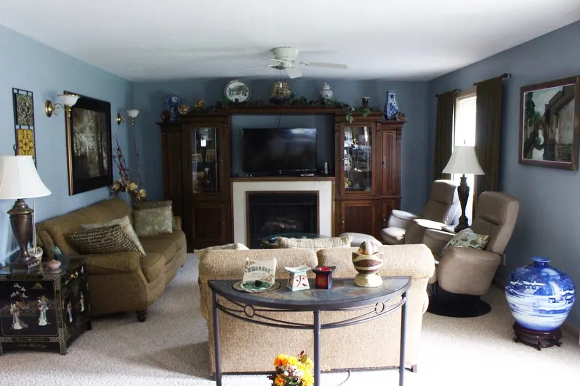 Serene Lake House - Image 1