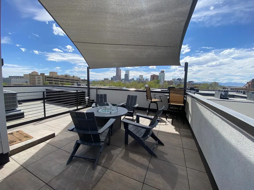 Modern Townhouse downtown w stunning rooftop views - Image 1