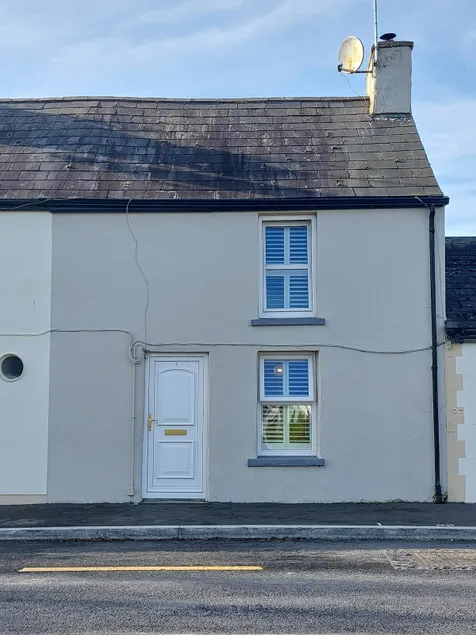 Two bedroom townhouse in the centre of the village - Image 1