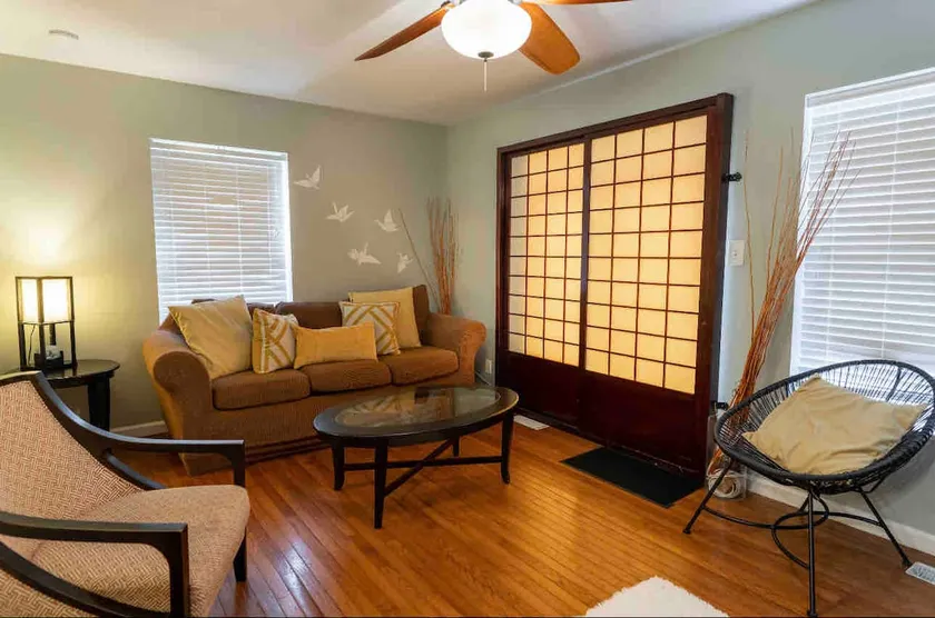 Columbia 3 level spacious townhome w/deck - Image 1