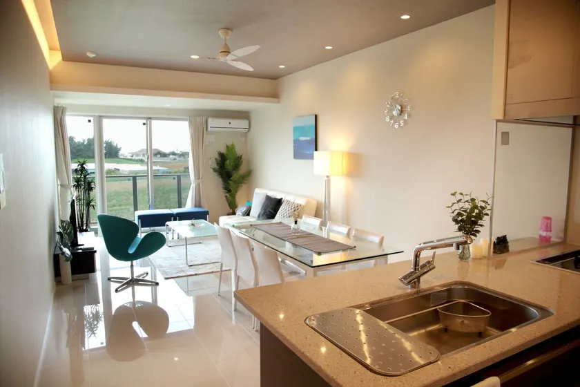 Please have a♪ luxurious time at Lombake Okinawa, with its cool☆ blue and glass interior - Image 1