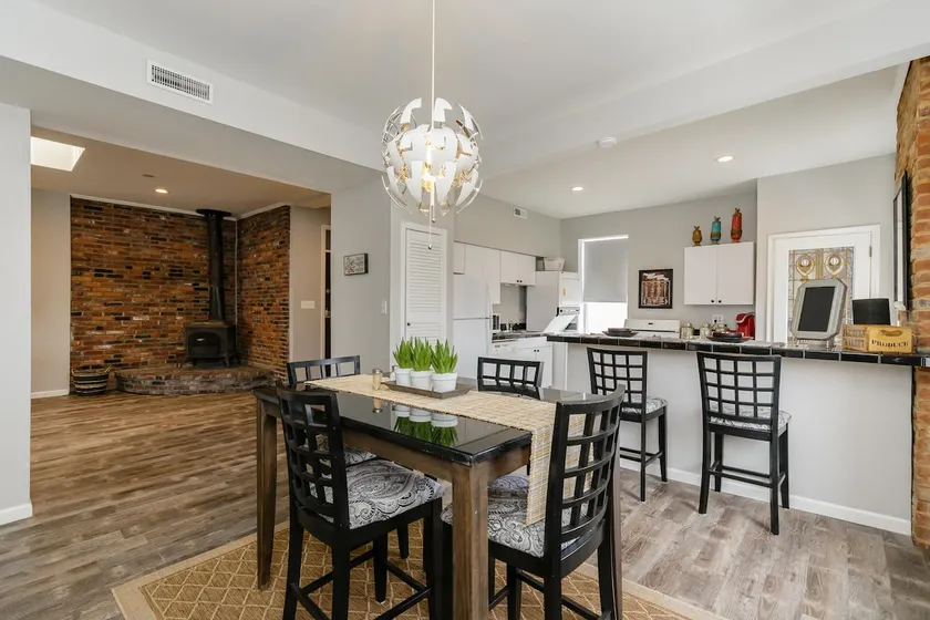 Modern Condo in Center of Soulard— Walk score 87 - Image 1