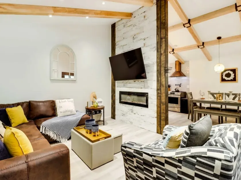 Cozy Cottage-Noon check out - Image 1