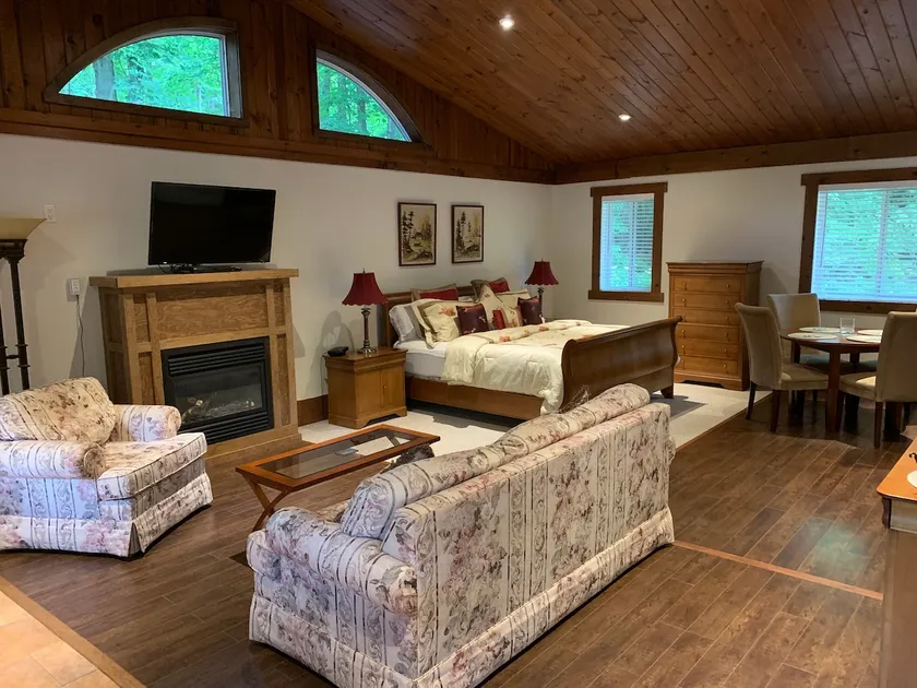 Deerwood Guest Suite / Bachelor Apartment - Image 1
