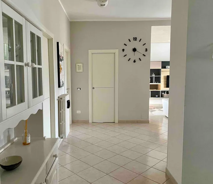 Jolie Maison - Strategically located - Image 1