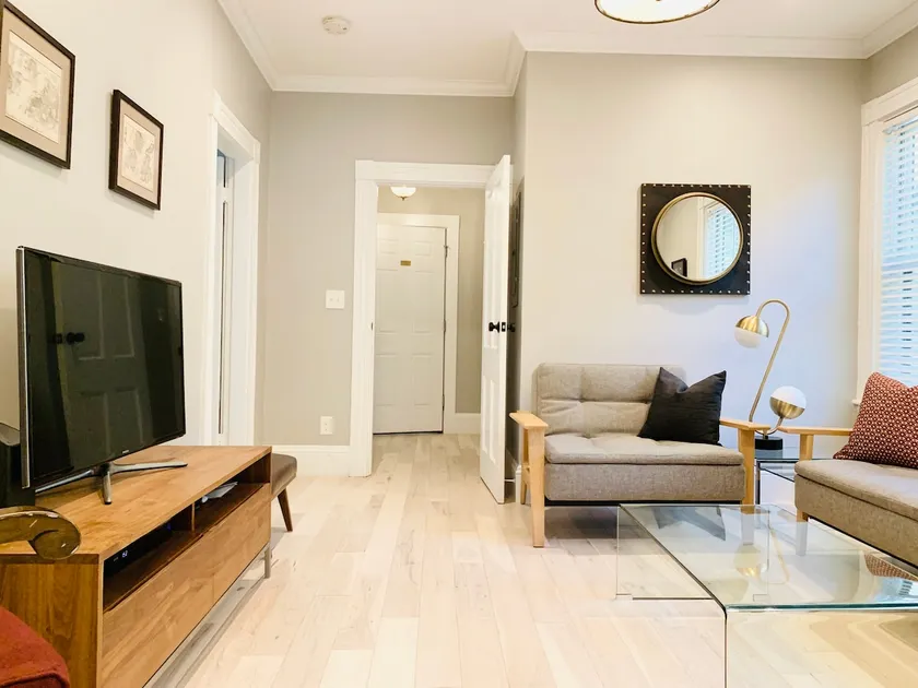2 BR APT w/ parking near MIT/Harvard/BU/Fenway - Image 1