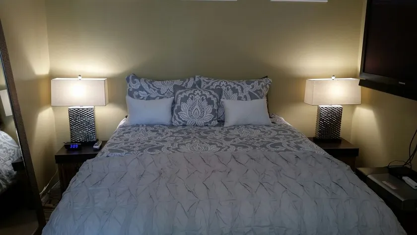 *WOW* Elegant Two Room Apartment - Image 1