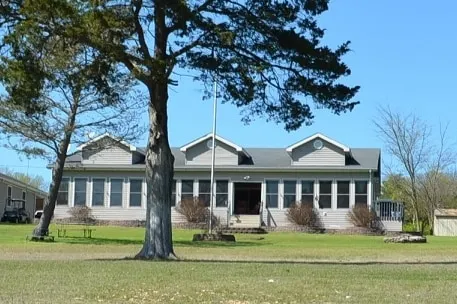 Actual Lake Front-Family Friendly LonePine Retreat - Image 1