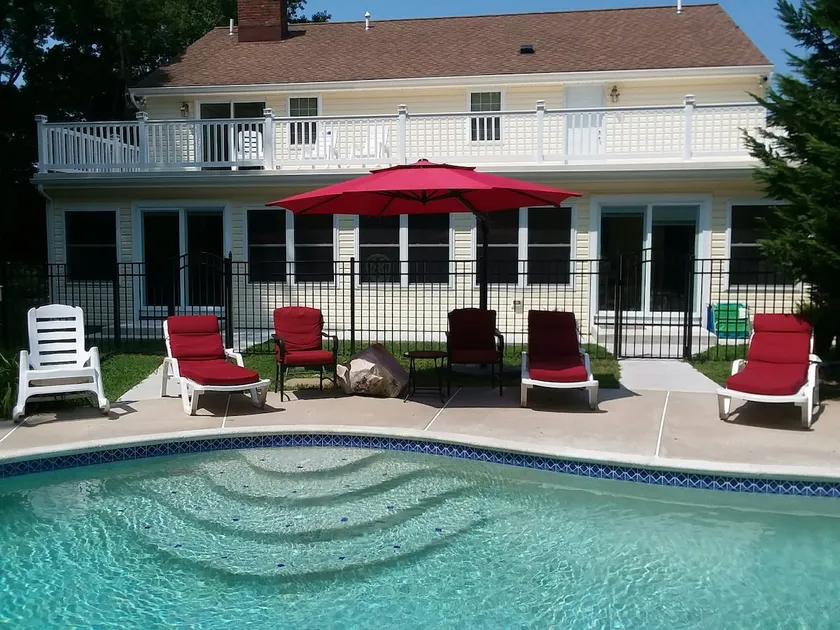 Beautiful 5BR house with inground salt water pool - Image 1