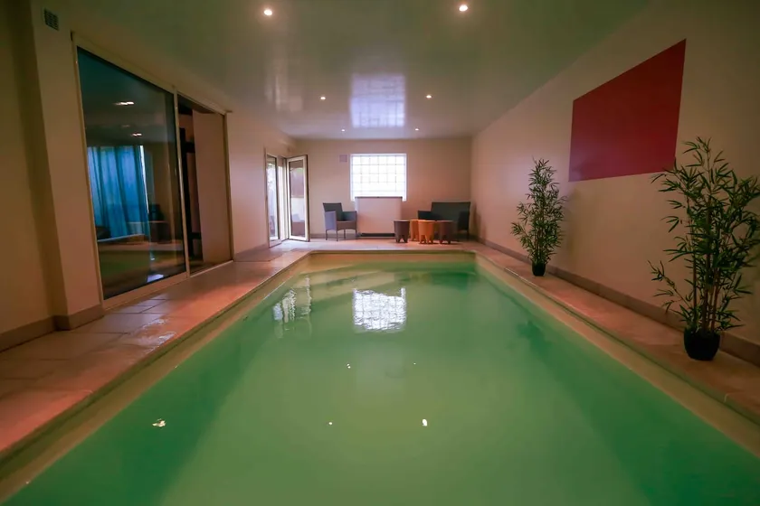 House with INDOOR POOL and GARAGE - Image 1