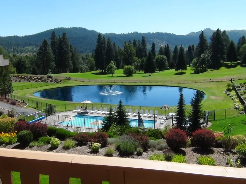 Hiking, Heated pool, Hot Tubs, View & Walk to Town - Image 1