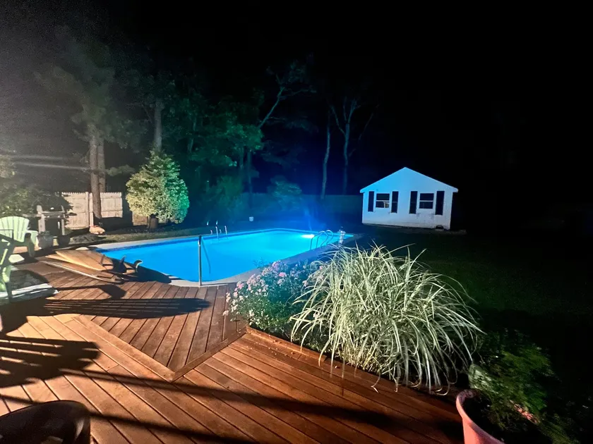 5 bedroom Cape with a pool and large yard - Image 1