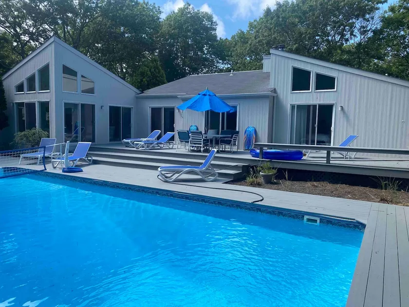 East Hampton Escape- Heated pool - Image 1