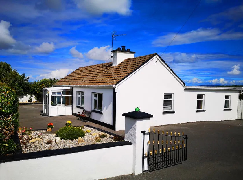 Woodmount Cottage - Image 1