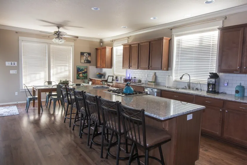 York Park Home- 24 hour self check in - 6 bedrooms - Image 1