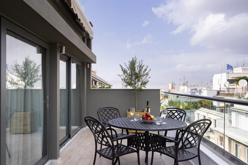 Family 2BDR apartment with Balcony,central located - Image 1