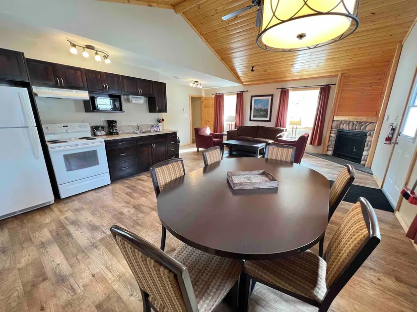 Pet-Friendly Three Bedroom Mountain Cabin - Image 1