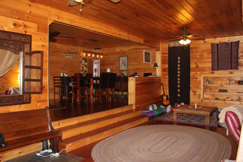 Spacious Renovated Barn Apt on 100 acres! - Image 1