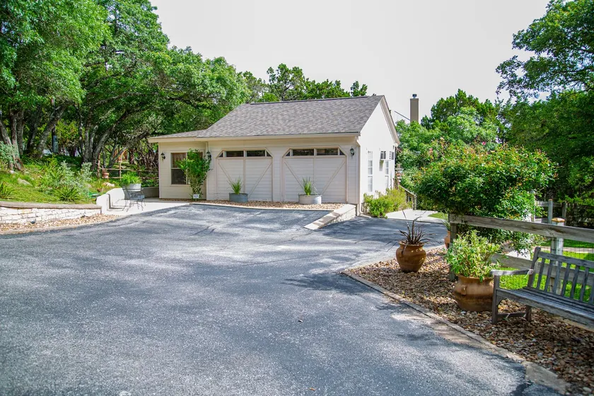 Hill Country Carriage House - Image 1