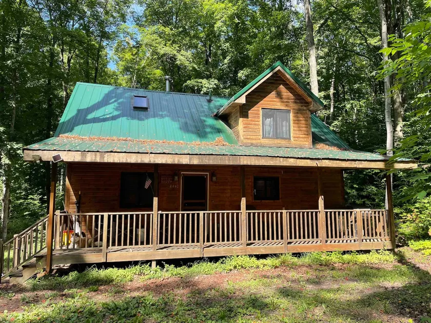 CABIN IN THE WOODS NESTLED ON 15 WOODED ACRES. - Image 1