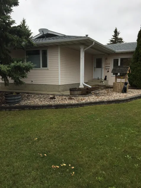 Leduc Home close to Airport - Image 1