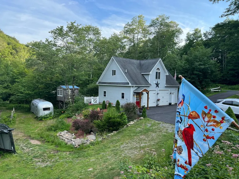 Comfortable Carriage House Setting in Roscoe, NY - Image 1