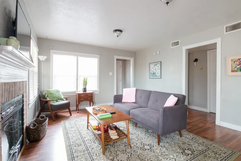 Sage Cottage: Cozy & Serene/ Sleeps 6 / Huge Yard! - Image 1