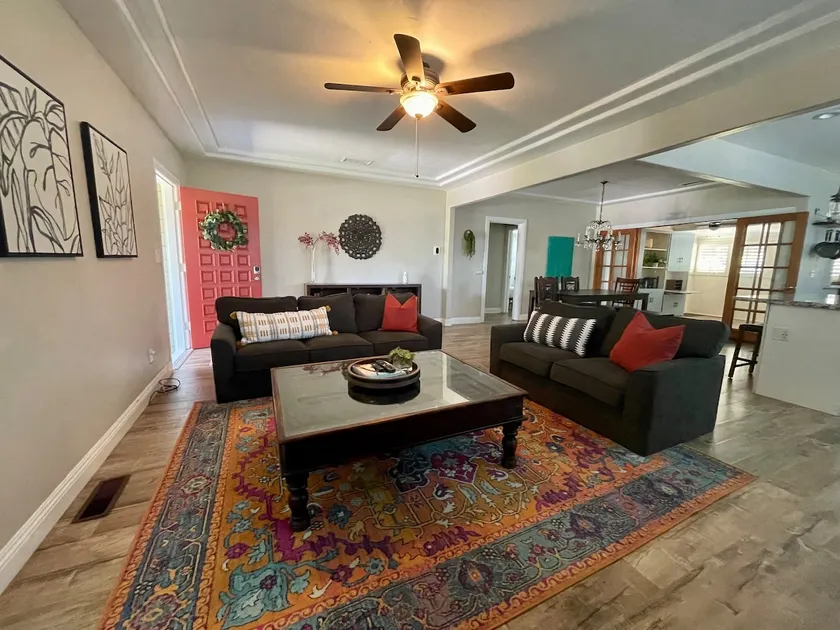 Spacious 3 bedroom home - Image 1