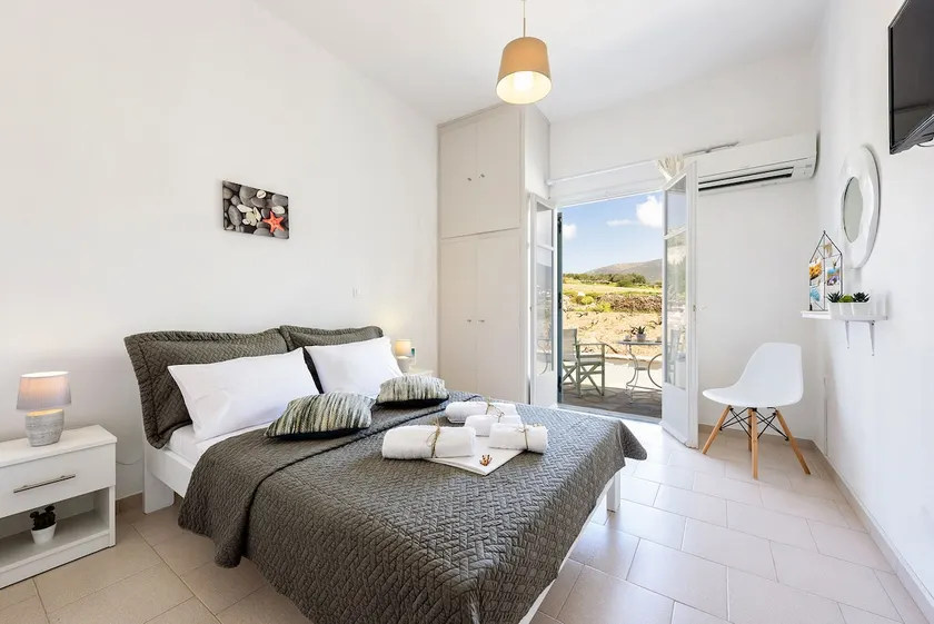 Nikos Apt 2 , just steps from Parasporos beach - Image 1