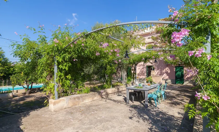 Exclusive traditional Mallorcan house with charm - Image 1
