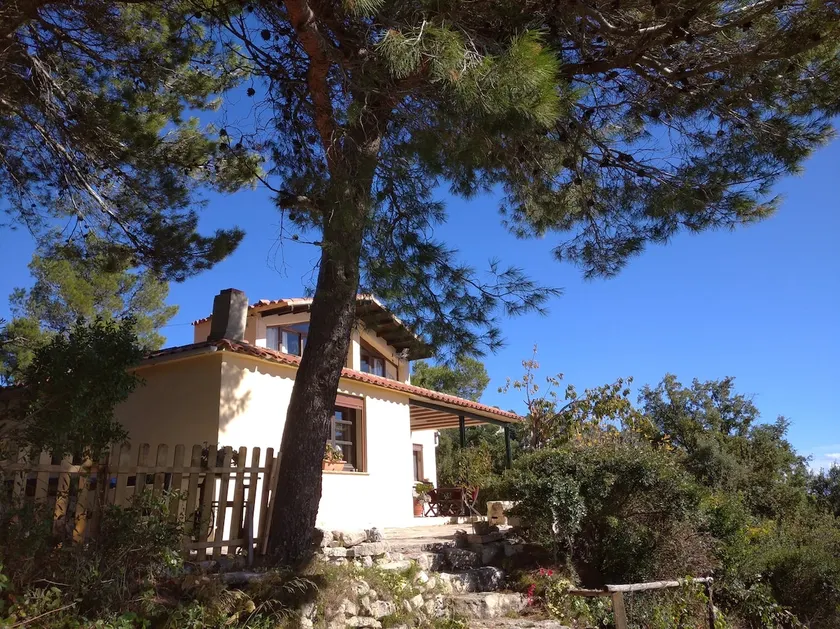Artist house in the mountains view to sea - Image 1